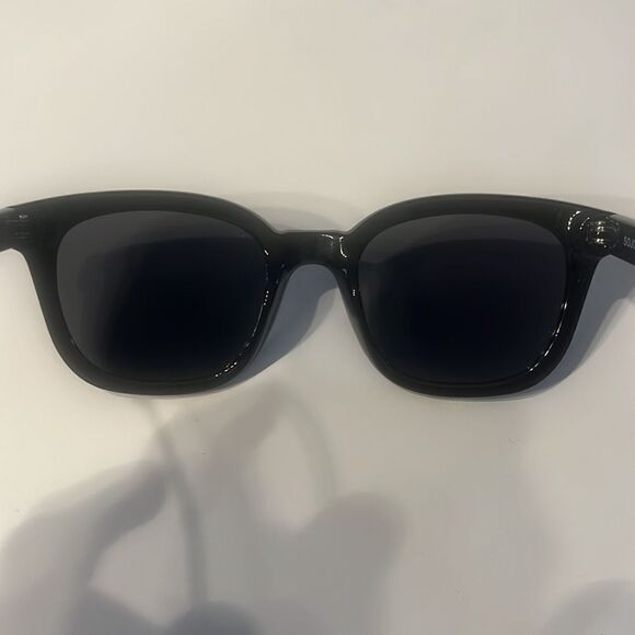 Black sunglasses  - Picture 4 of 9
